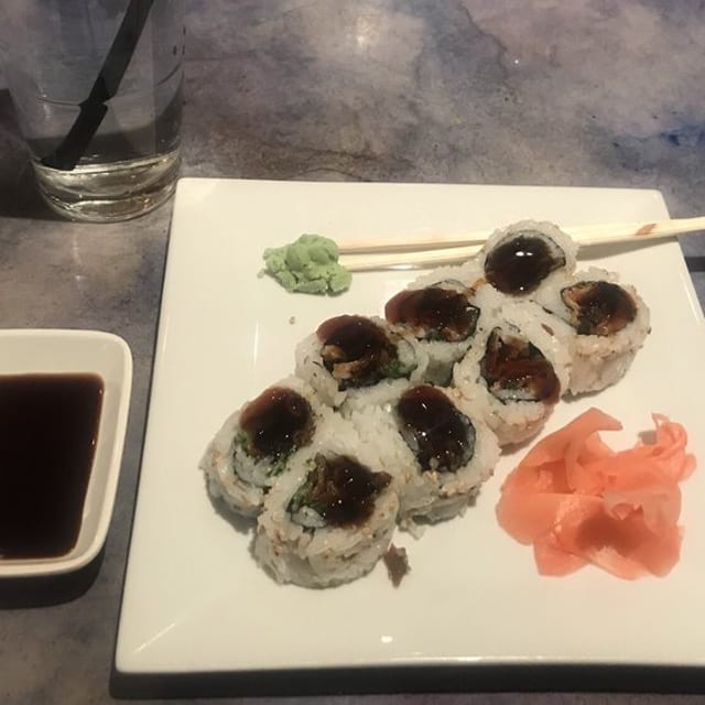 Salmon Skin with Scallion Roll.